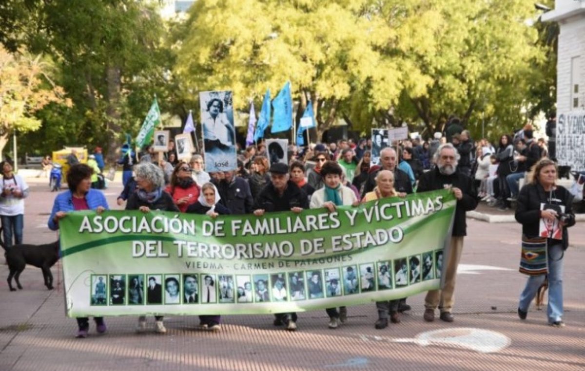Patagones: El intendente mandó a la Policía a impedir que pintaran pañuelos durante la marcha del 24