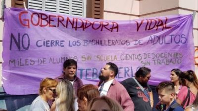 Marcha de antorchas: piden a la gobernadora Vidal que no cierre los bachilleratos de adultos