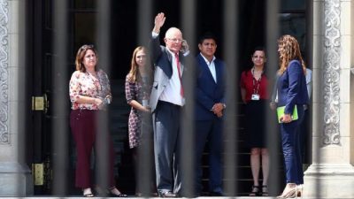 Acusado de corrupción, Kuczynski renunció a la presidencia de Perú