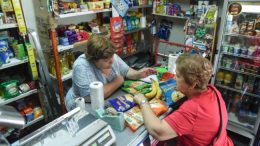 Almaceneros neuquinos se sostienen con ventas «de a puchitos»