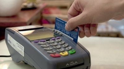 Rosario: Los comercios chicos se resisten a trabajar con tarjeta de débito