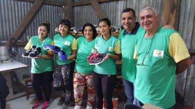 Un pueblo santafesino creó su propia marca de zapatillas