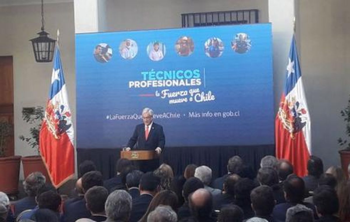 Piñera envía proyecto para gratuidad de educación técnica en Chile previo a marcha de estudiantes