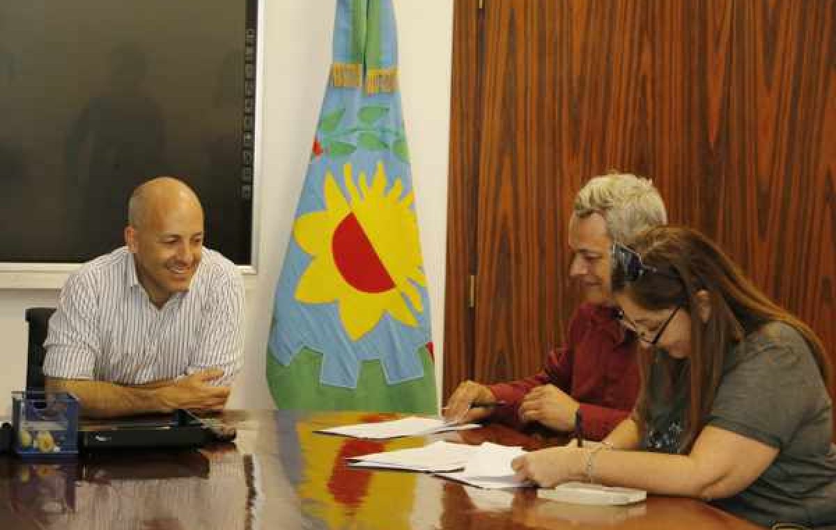 El Intendente de Pilar firmó la paritaria municipal con los gremios 