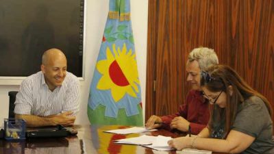 El Intendente de Pilar firmó la paritaria municipal con los gremios 