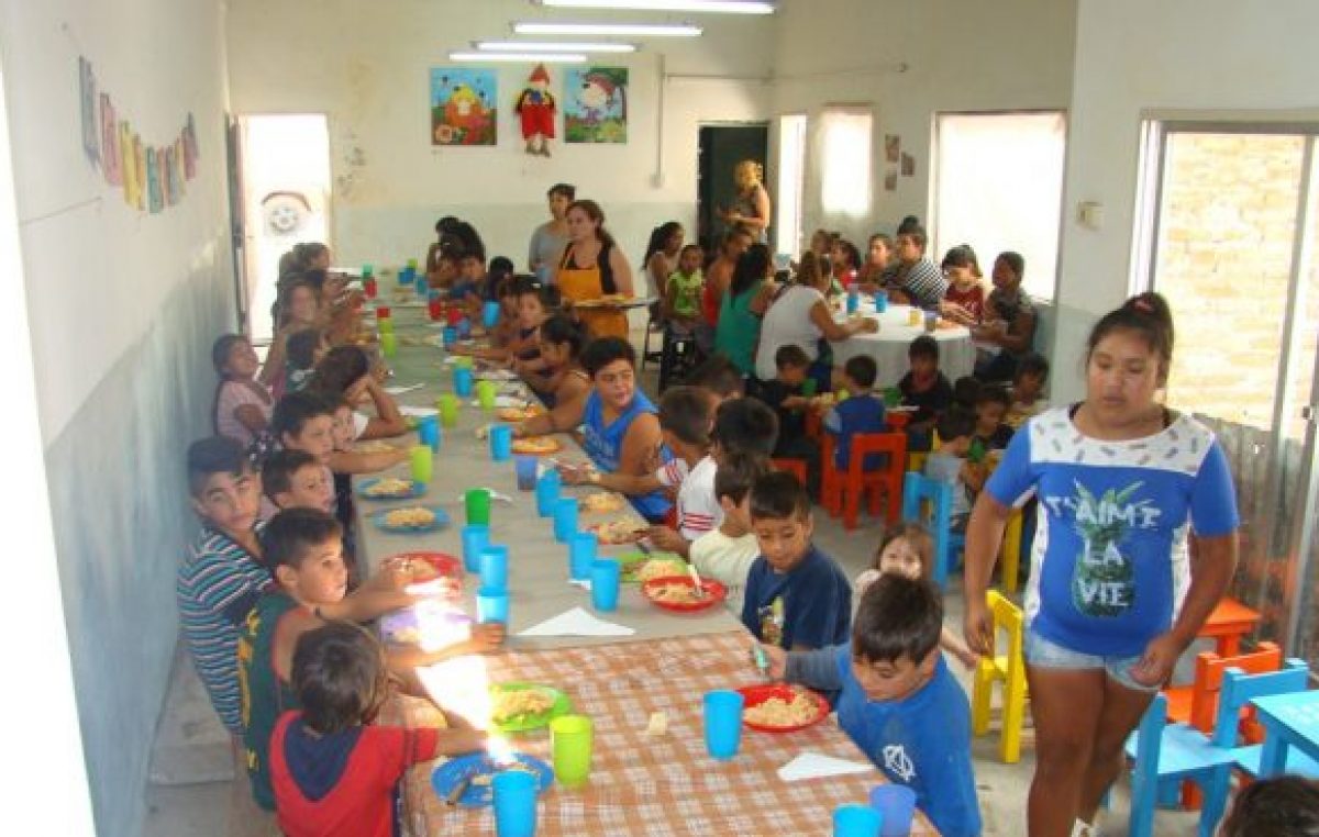 Hay mil familias asistidas con bolsones de comida y otros mil chicos que van a comedores en Junín