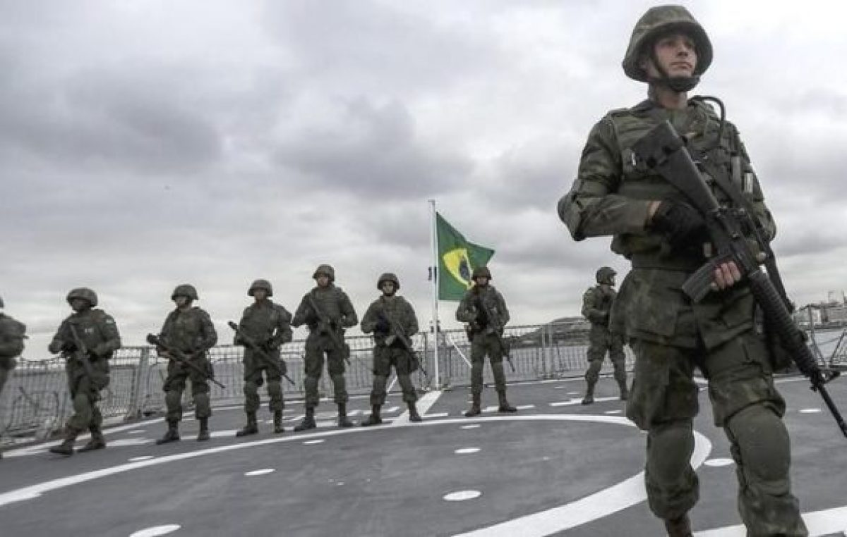 En pleno siglo XXI, los militares vuelven a ser un factor de poder en Brasil y se enciende un alerta