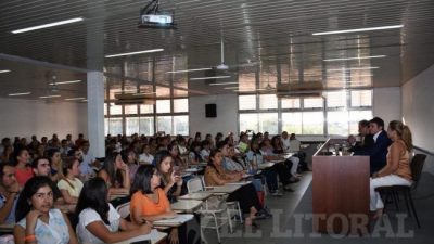 Más de 200 trabajadores municipales correntinos comenzarán a cursar tecnicaturas universitarias
