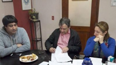 Lago Puelo: se acordó con gremios aumento del 22 % para los trabajadores municipales