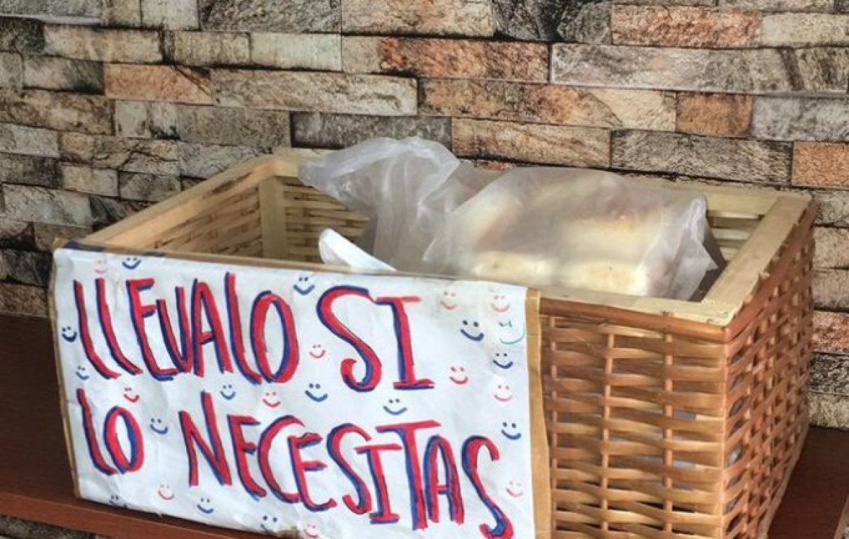 Más solidaridad en el ajuste: en una panadería de La Plata regalan el pan a los que no pueden pagarlo