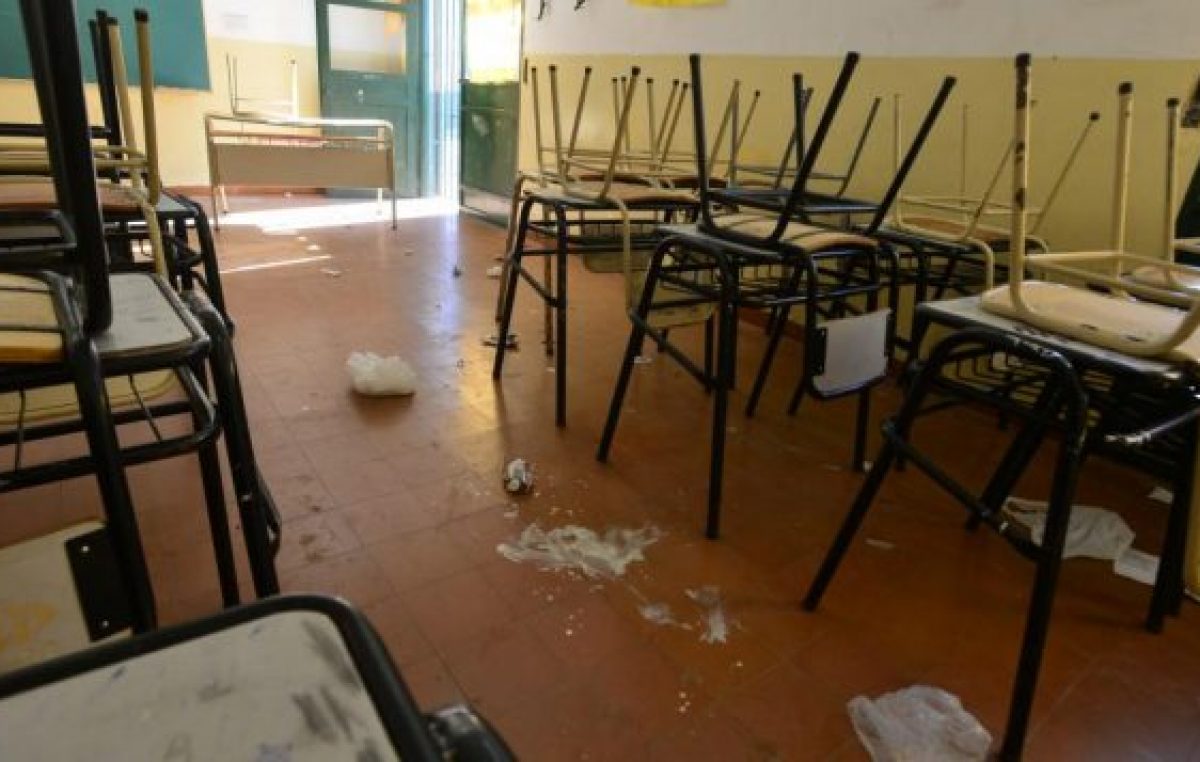 La Provincia de Córdoba transfiere a los municipios la limpieza de las escuelas