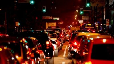 Las principales ciudades desalientan el ingreso de vehículos particulares al centro