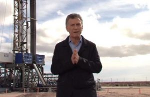 El Presidente les reclamó a los gobernadores e intendentes que eliminen impuestos para que bajen las tarifas