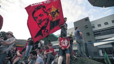 Lula lidera los sondeos, pese a todo