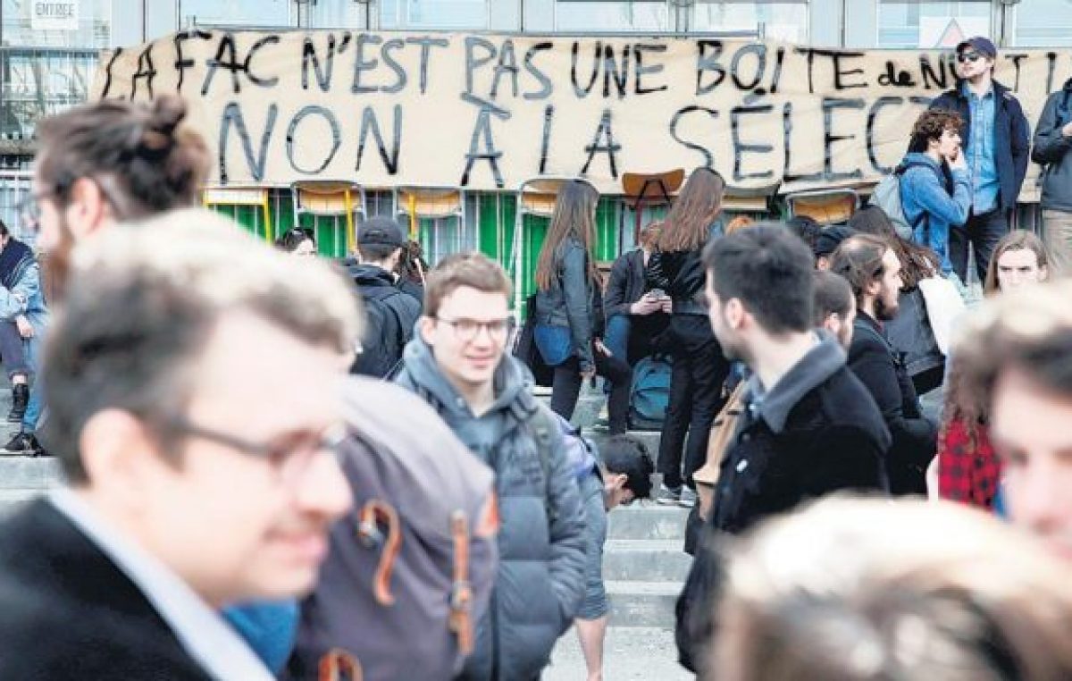 Bloquean 15 universidades francesas