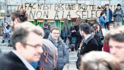 Bloquean 15 universidades francesas