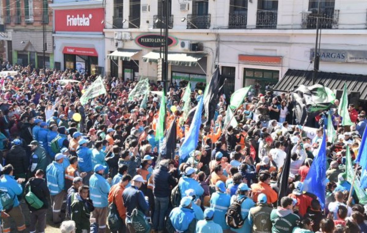 Rosario: Masiva movilización multisectorial contra los tarifazos en el Enargas