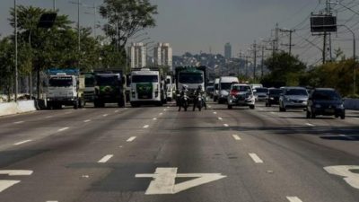 Un paro de camioneros contra el aumento en el gasoil paraliza Brasil