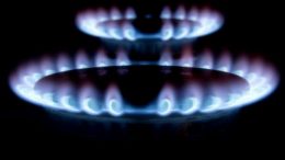 Según economista, es confiscatorio que el 40% del sueldo promedio vaya al pago de servicios públicos