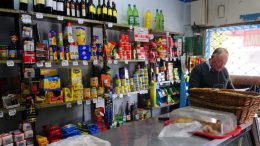 Uno de cada tres comercios bonaerenses paga más por tarifas que por el alquiler cada vez más caro