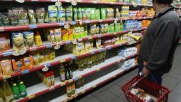 Luego de la corrida cambiaria los precios suben en dólares y los salarios en pesos