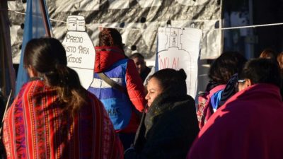 Familias neuquinas de bajos recursos sostienen que la mitad de sus ingresos se va en tarifas