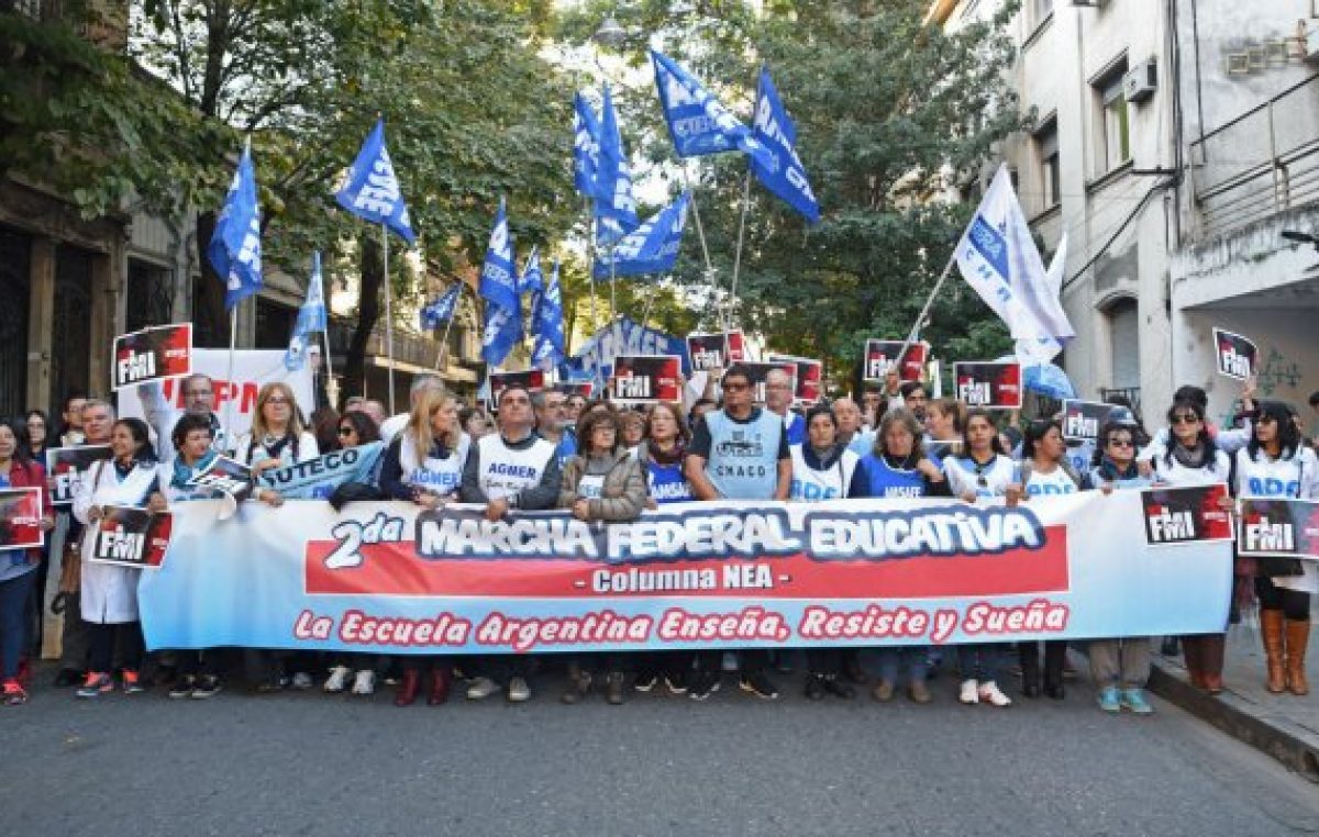Una multitud recibió en Rosario a la marcha federal educativa