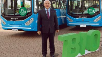 El gobernador de Santa Fe firmó el convenio por el cual los colectivos urbanos usarán biodiesel