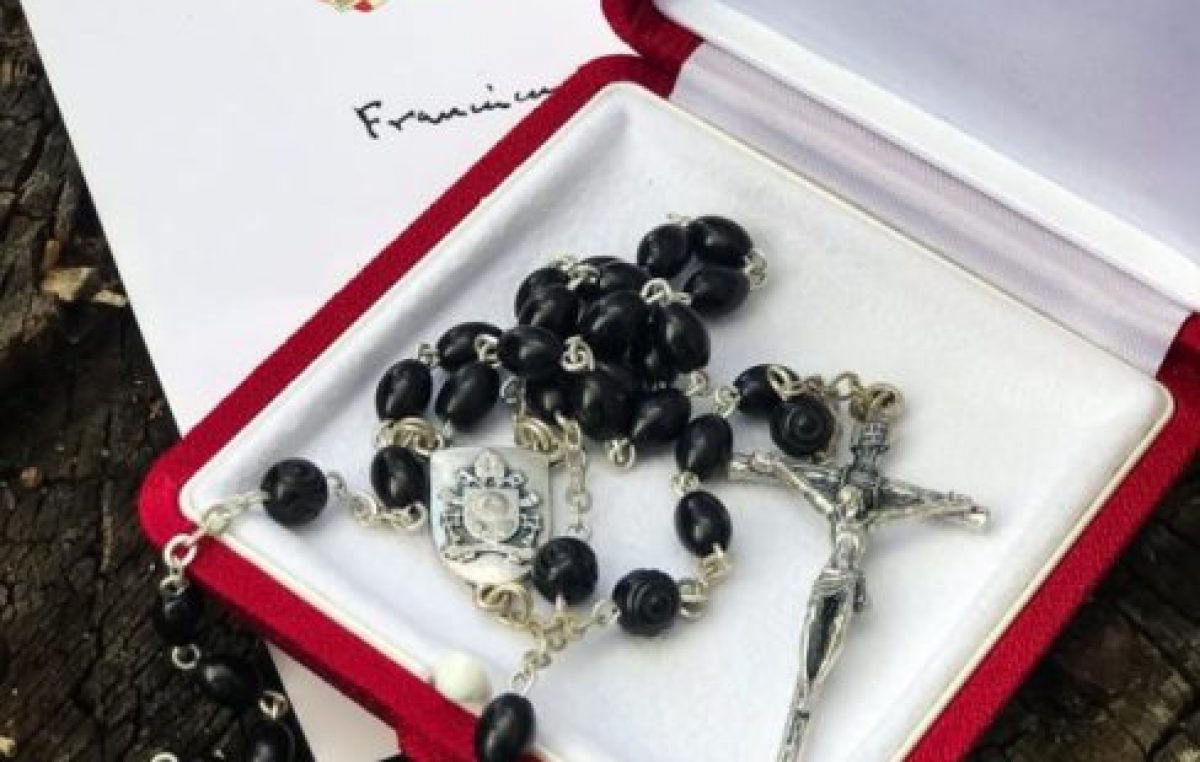 Elecciones en Brasil: el Papa Francisco le envió un rosario al ex presidente Lula Da Silva
