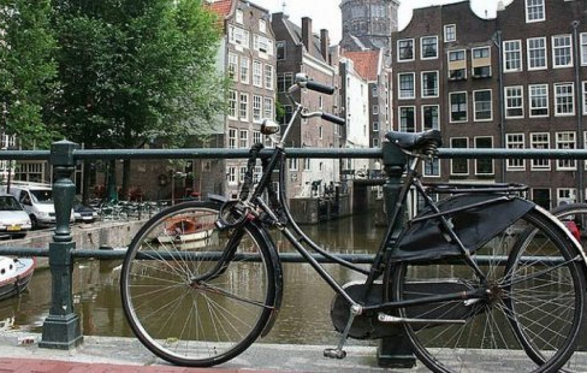 El gobierno holandés remunerará a empleados que vayan en bicicleta al trabajo