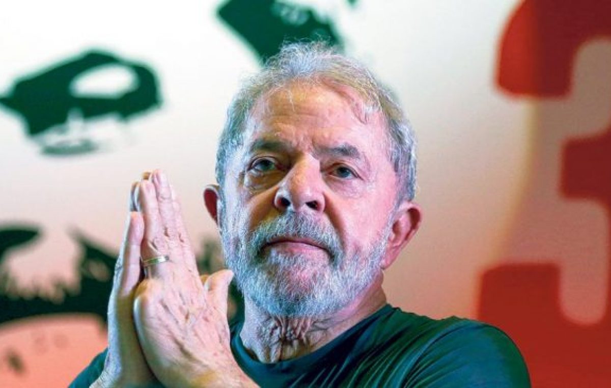 Lula continúa su campaña desde la cárcel