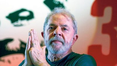 Lula continúa su campaña desde la cárcel