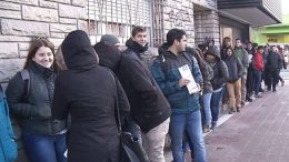 Dos cuadras de cola para conseguir un trabajo en Mar del Plata