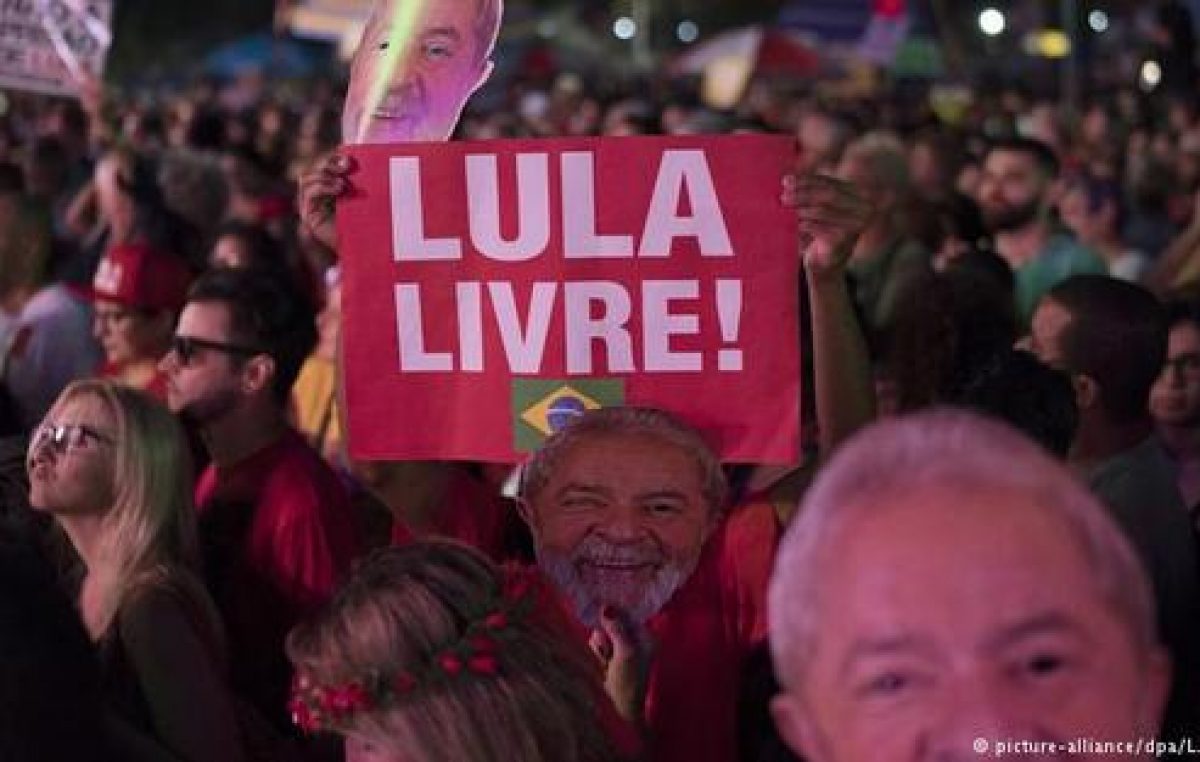 Una multitud pidió por la libertad de Lula en las calles de Rio