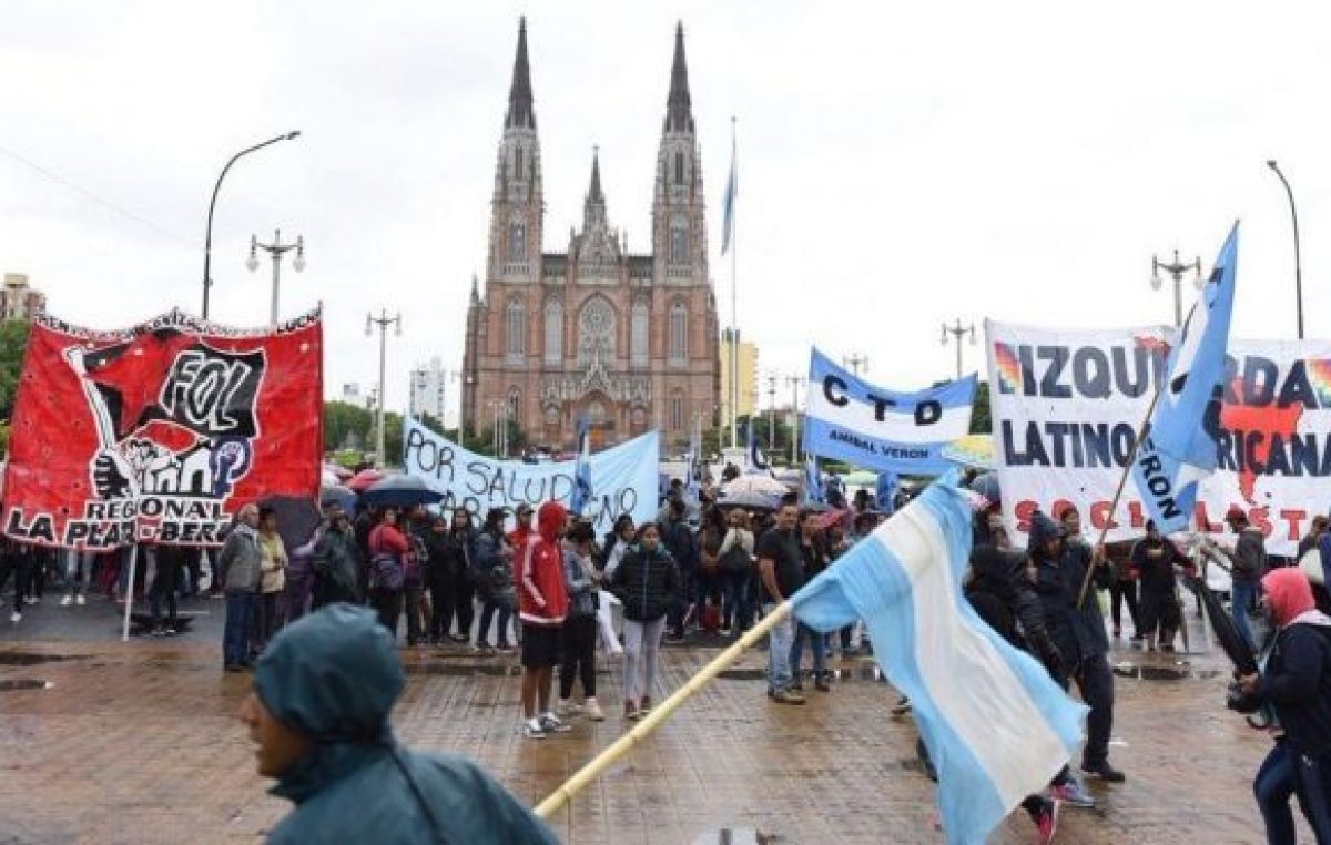 La Plata: Para frenar la crisis, Garro ampliará la ayuda social destinando servicios y obras para cooperativas