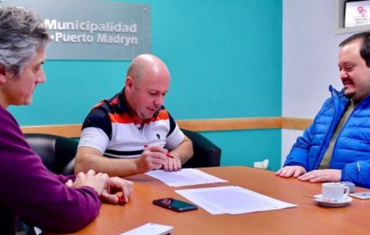 El intendente de Madryn firmó el contrato para la refuncionalización del Economato Municipal