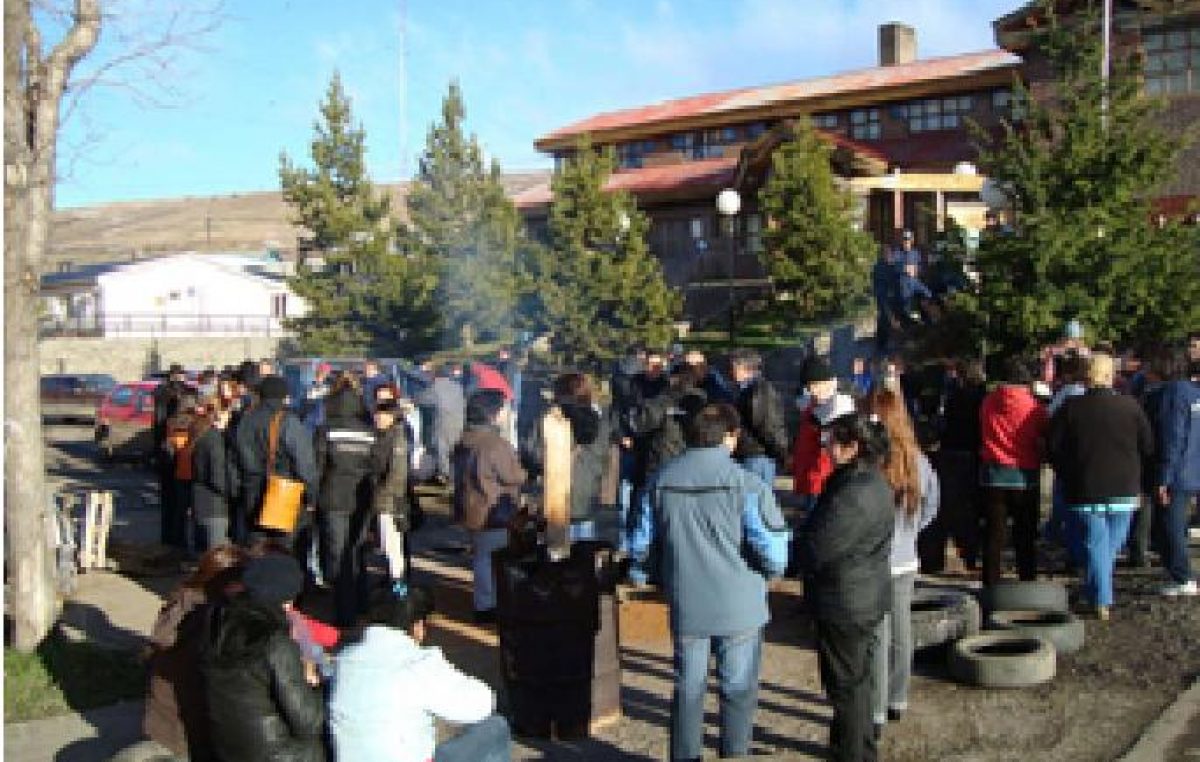 Trabajadores municipales de Río Turbio endurecen medidas de fuerza