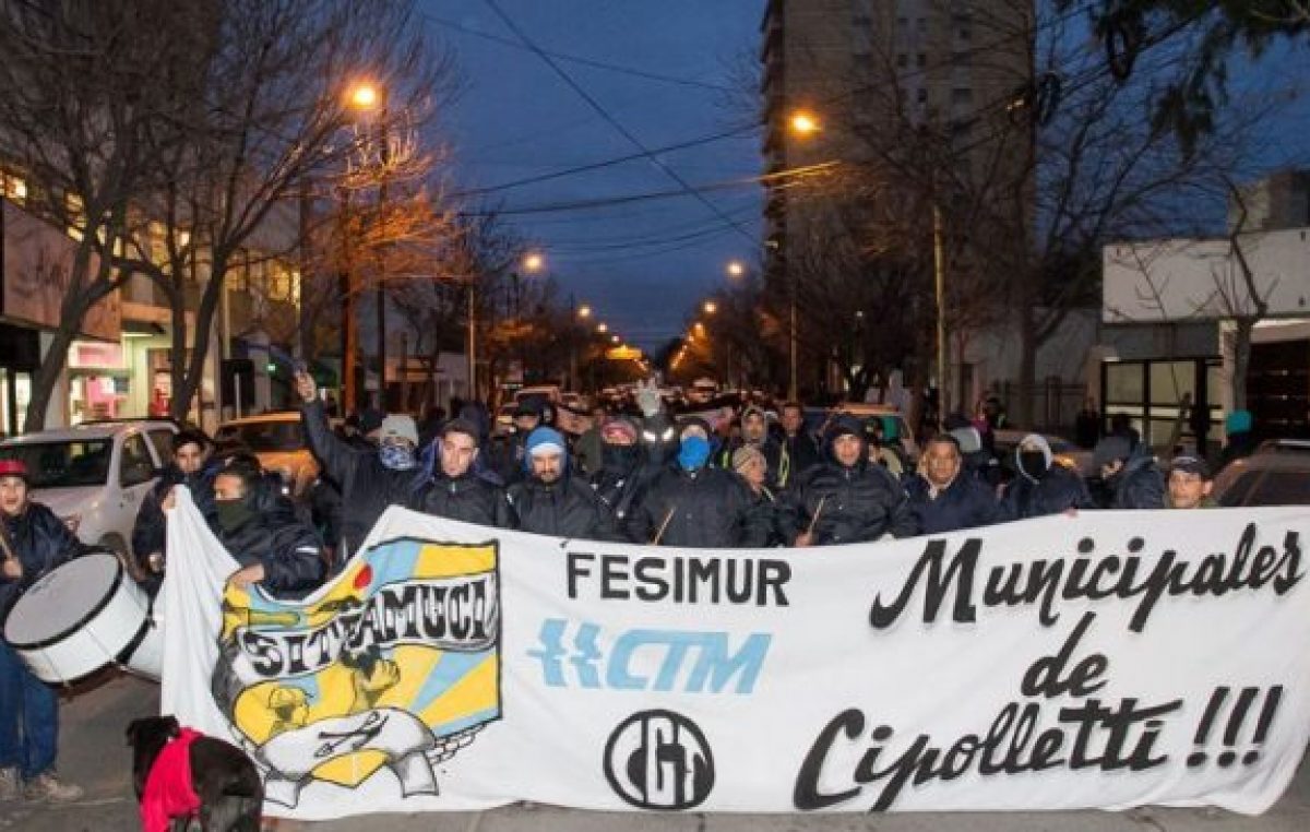Cipolletti: Suspendieron a 40 municipales y crece la tensión