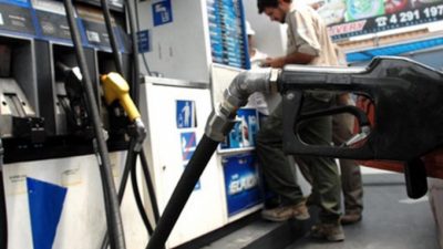 Sin control: calculan que el precio de la nafta va a llegar a 40 pesos antes de fin de año