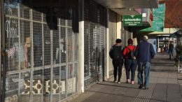 La retracción en el consumo causa despidos en el rubro comercial