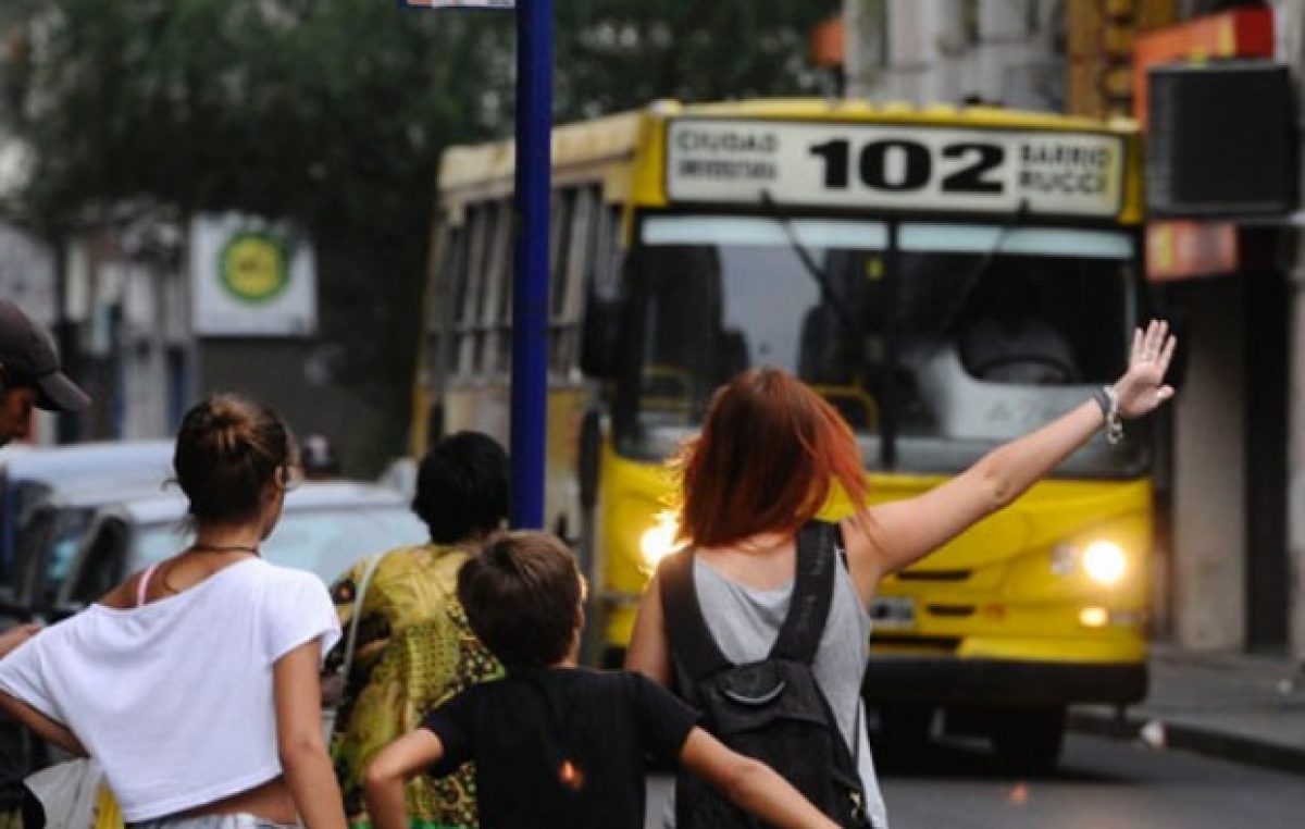 Rosario: En casi medio siglo nunca viajaron tan pocos pasajeros en ómnibus urbanos