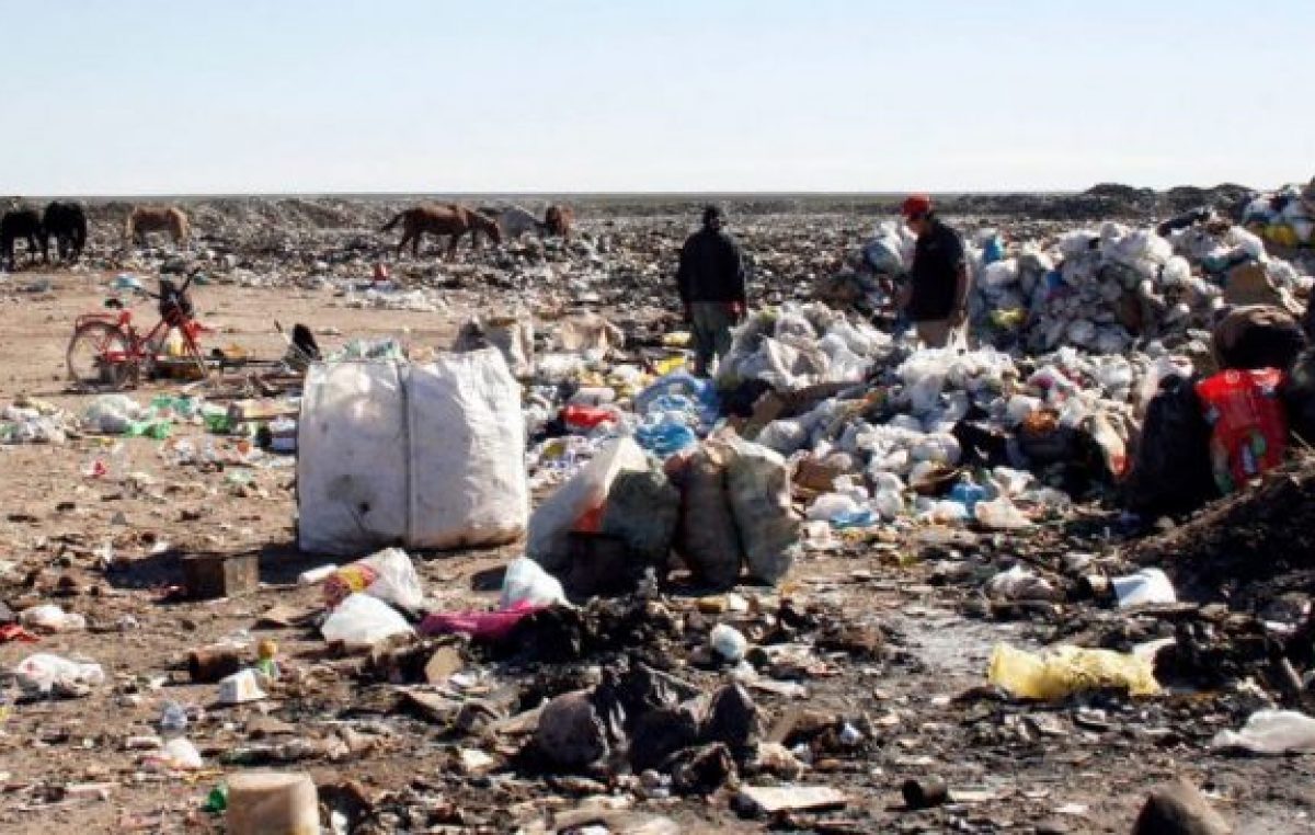 Neuquén: En 10 años no pudieron sacar los basureros
