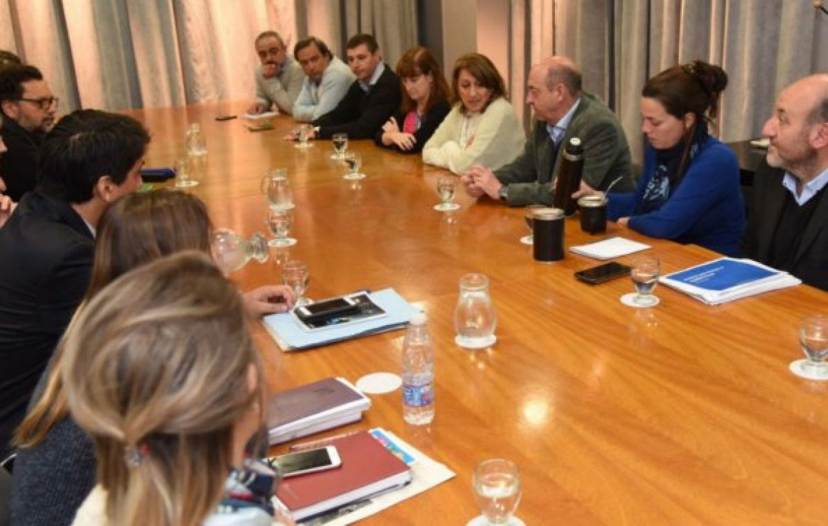 Fein garantizó que el municipio de Rosario «no va a dejar el territorio» pese a la emergencia social