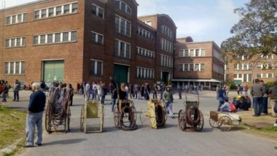 Tensión en Astillero Río Santiago: Trabajadores toman la planta y no dejan salir al interventor