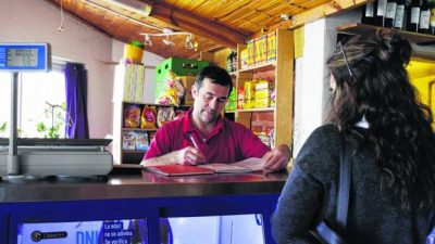 Almacén de barrio en Roca: hasta 16 horas abierto para que sea rentable
