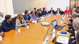 La intendenta de Rosario advirtió que «sin subsidios, el boleto de colectivos se iría a 30 pesos»