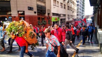 Tareferos y zafreros acampan en Capital Federal: «No nos alcanza para vivir»