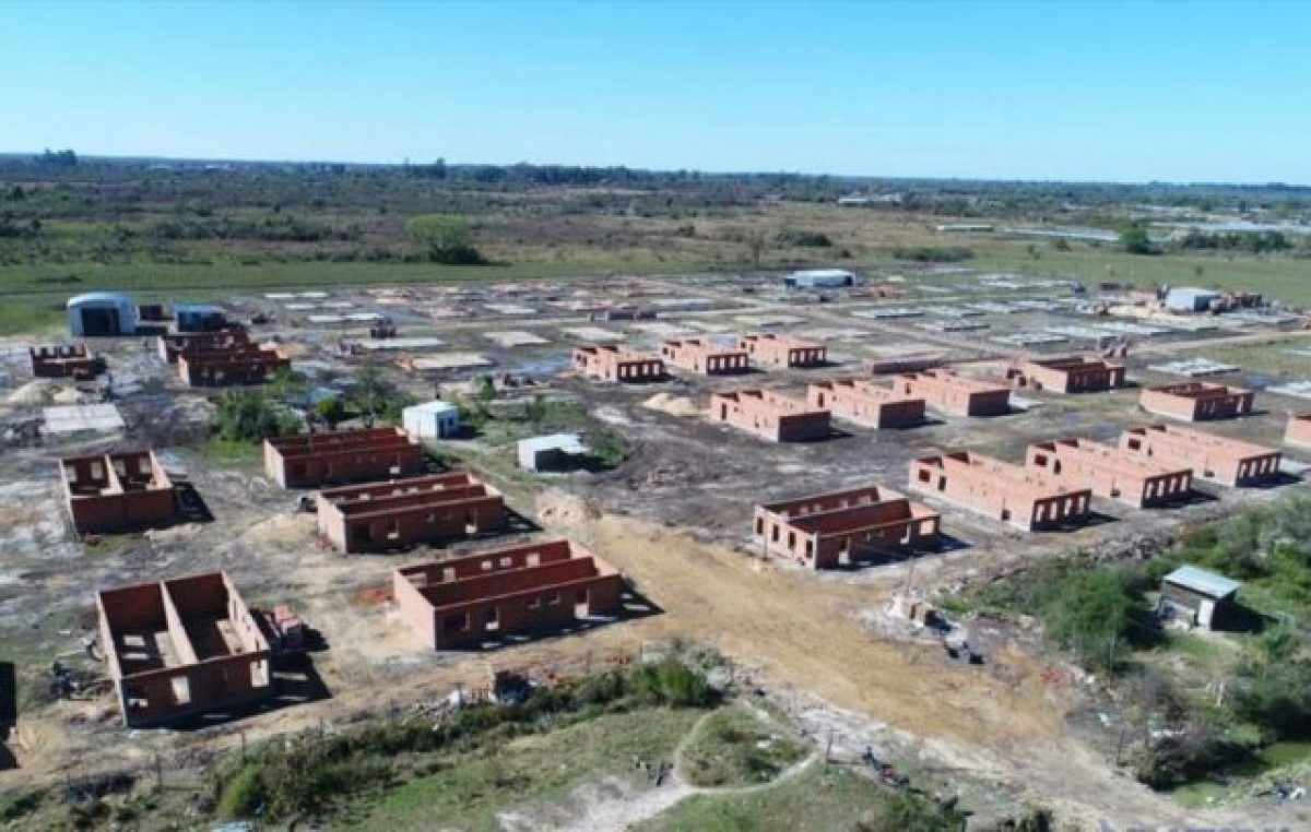 Retoman la construcción de las 200 viviendas para trabajadores municipales correntinos