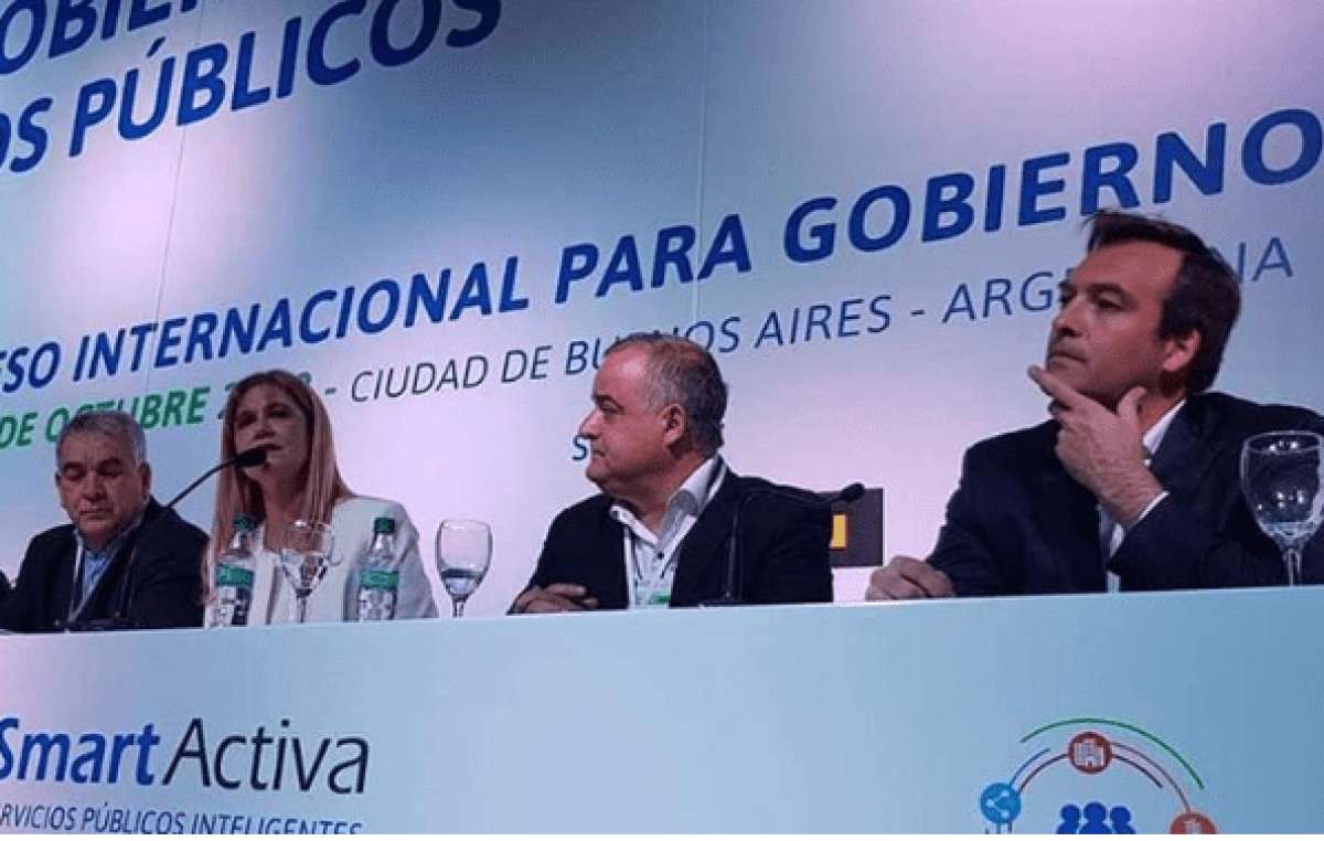 Soria escolta a Magario en la Federación de Municipios