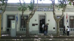 Municipalidad de Granadero Baigorria entregará bonos como adelanto de sueldos para comprar en comercios de la ciudad